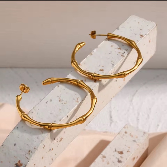 18K Gold Earrings Minimalist Hoops Stainless Steel - Picture 6 of 7